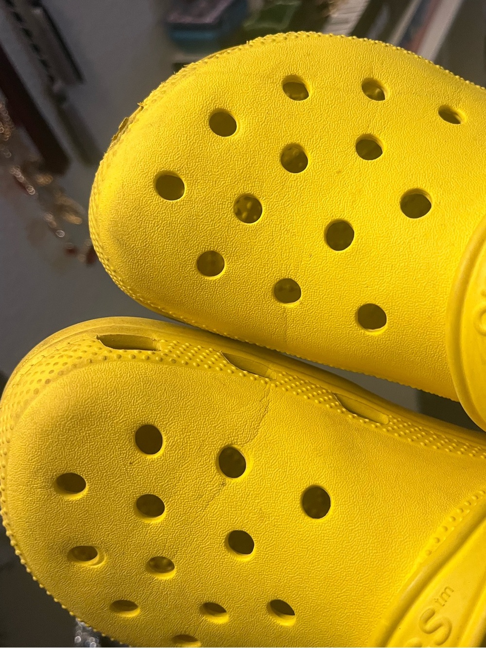 Yellow crocs ! - Picture 2 of 5